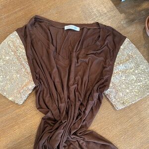 Brown v neck t-shirt with gold sparkle short  sleeves